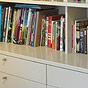 Boekenkast in werkkamer, klik voor vergroting